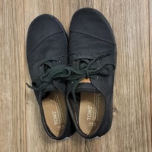 Womens 6.5 black toms